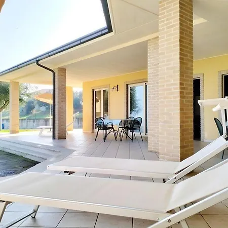 In Roseto Degli Abruzzi Mit Grill, Gemeinsamem Pool Und Garten * L'Annunziata