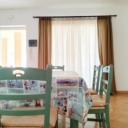 In Roseto Degli Abruzzi Mit Grill, Gemeinsamem Pool Und Garten *