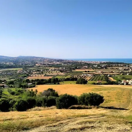 In Roseto Degli Abruzzi Mit Grill, Gemeinsamem Pool Und Garten Apartamento *